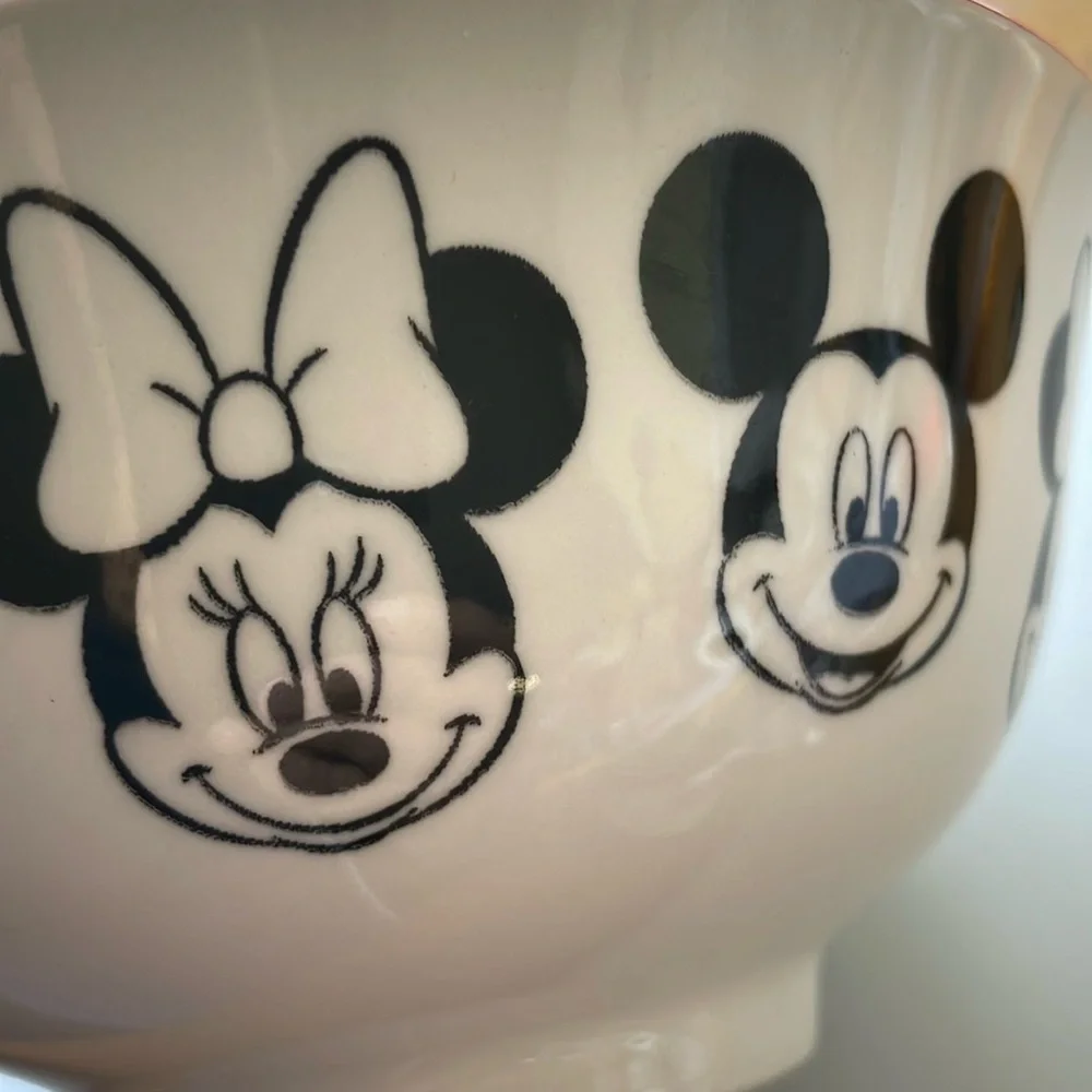 Disney Mickey & Minnie Mouse Ceramic Bowl Cereal Soup Salad Black & White +
Red - Picture 5 of 5